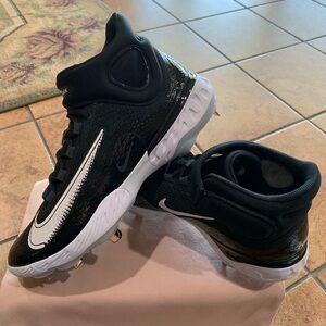 Nike Alpha Huarache Elite 4 Mid Baseball Cleats